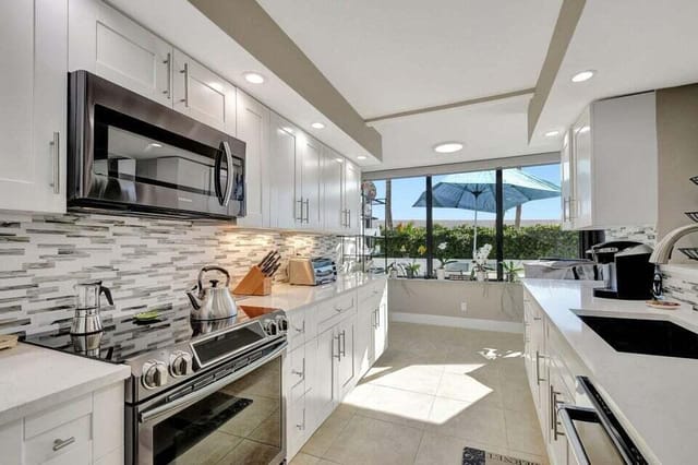 Kitchen b
