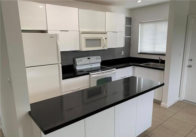 2830 NE 30th Place 10, Fort Lauderdale, FL 33306