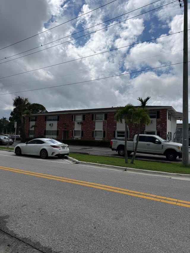 810 Lake Shore Drive 46, Lake Park, FL 33403