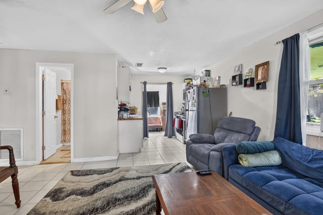 10-1340-Longwood-St-9