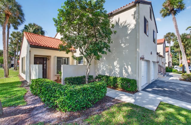10 VIA DE CASAS SUR 101, Boynton Beach, FL 33426
