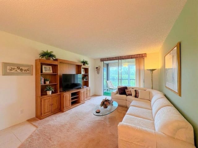 6935 HUNTINGTON Lane 404, Delray Beach, FL 33446