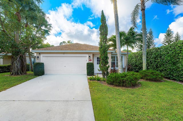 5427 Club Circle, Haverhill, FL 33415
