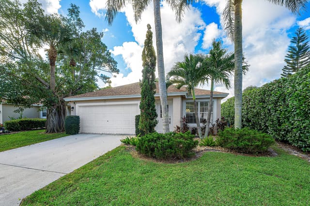 003-5427ClubCircle-Haverhill-FL-33415-SM