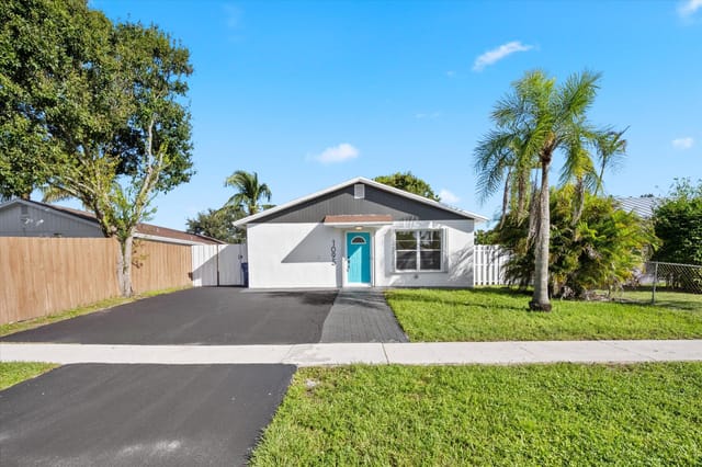 1095 Chickasaw Street, Jupiter, FL 33458