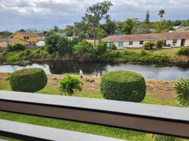 2606 GARDEN Drive S 304, Lake Worth, FL 33461