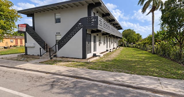 656 SW AVENUE C Place 7, Belle Glade, FL 33430