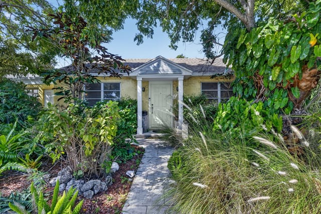 209 S Palmway, Lake Worth Beach, FL 33460