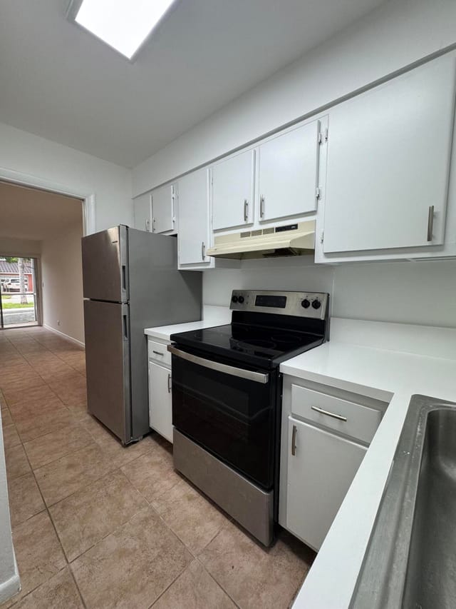 510 LAKE SHORE Drive 16, Lake Park, FL 33403