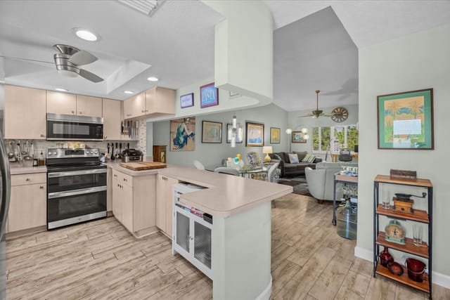 2950 SE Ocean Boulevard 121-6, Stuart, FL 34996