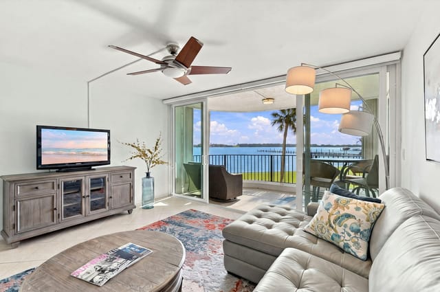8200 Lakeshore Drive 2020, Hypoluxo, FL 33462