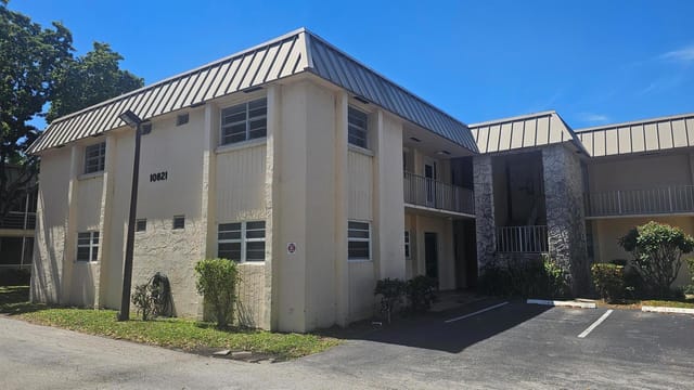 10821 N MILITARY Trail 4, Palm Beach Gardens, FL 33410