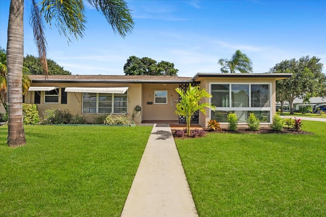 875 North Drive D, Delray Beach, FL 33445