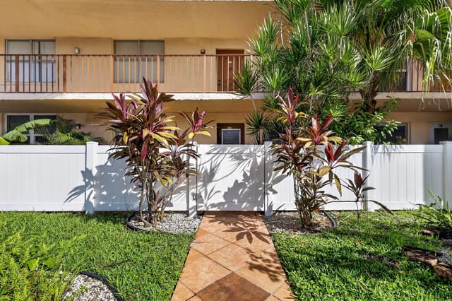 14527 BONAIRE Boulevard 109, Delray Beach, FL 33446