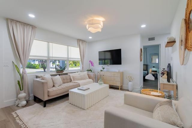 246 NE 14TH Street, Delray Beach, FL 33444