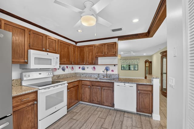 Pull-outs in Bottom Cabinets