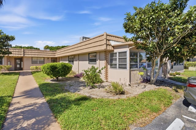 226 Seville Boulevard, Delray Beach, FL 33446