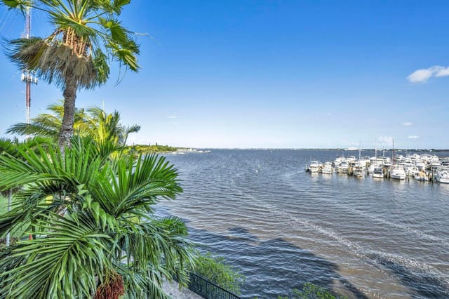 975 NW Flagler Avenue 304, Stuart, FL 34994