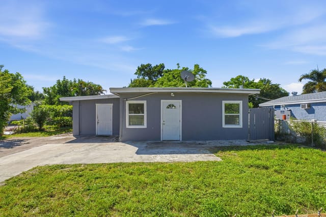 1064 HIGHVIEW Road, Lake Worth, FL 33462