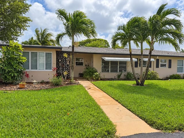 1052 North Drive B, Delray Beach, FL 33445