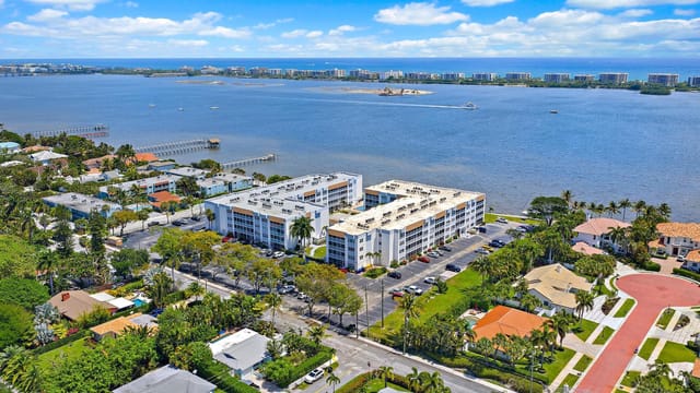 1516 S LAKESIDE Drive 106, Lake Worth Beach, FL 33460