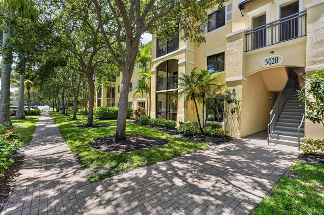 3020 Alcazar Place 205, Palm Beach Gardens, FL 33410