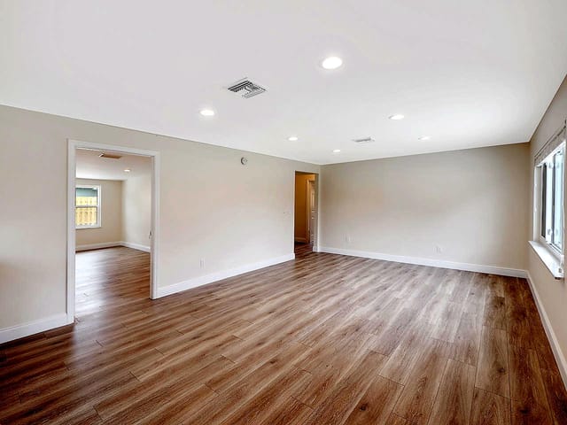 976-SW-37th-St-03-living-room