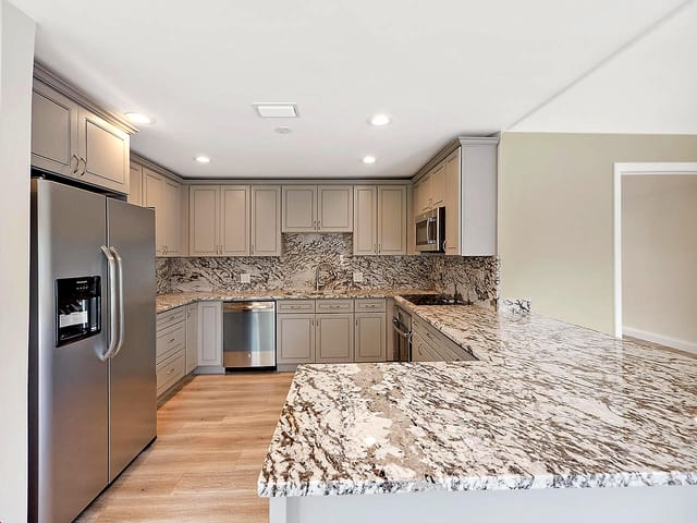 976-SW-37th-St-04-kitchen