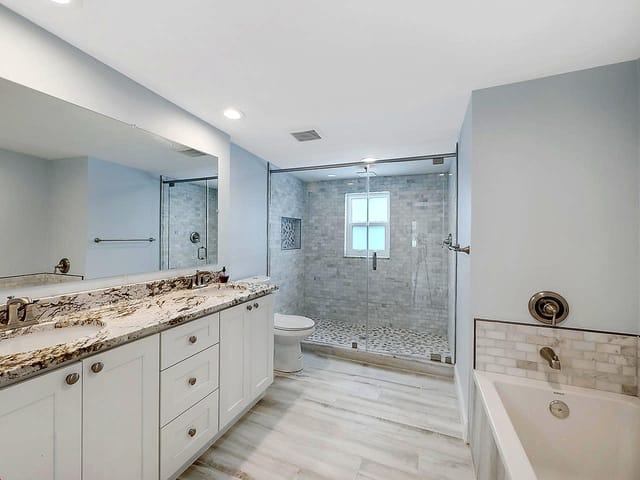 976-SW-37th-St-07-primary-bath