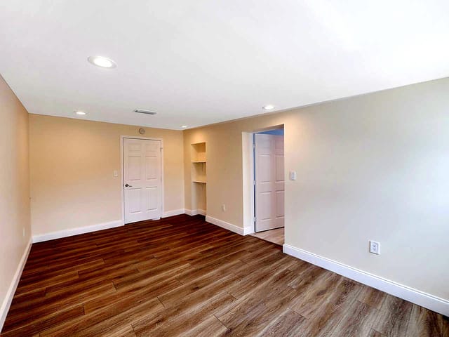 976-SW-37th-St-12-bonus-room