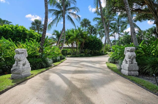 426 S Beach Road, Hobe Sound, FL 33455