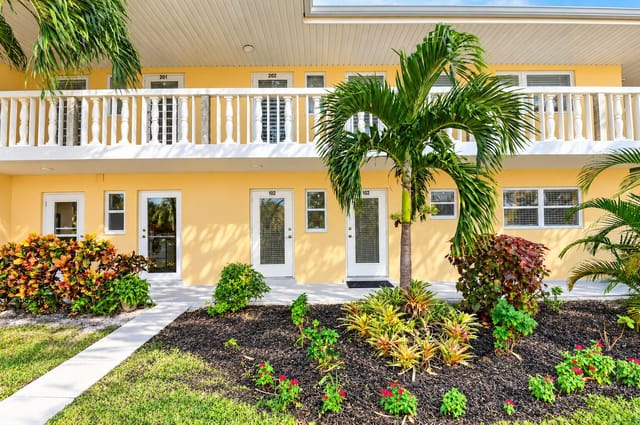 2131 NE 1ST Court 102, Boynton Beach, FL 33435