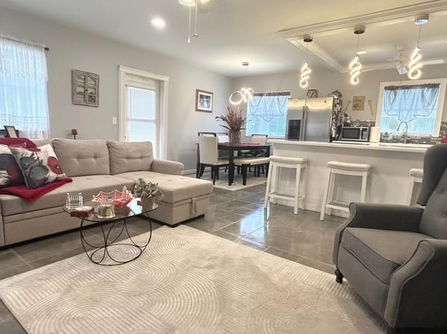 233 SEVILLE J Boulevard, Delray Beach, FL 33484
