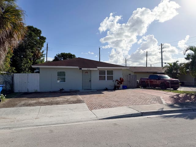 1679 W 16TH Street, Riviera Beach, FL 33404