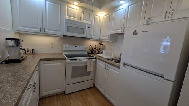 2880 Lake Osborne dr 109 5 - Copy (2)