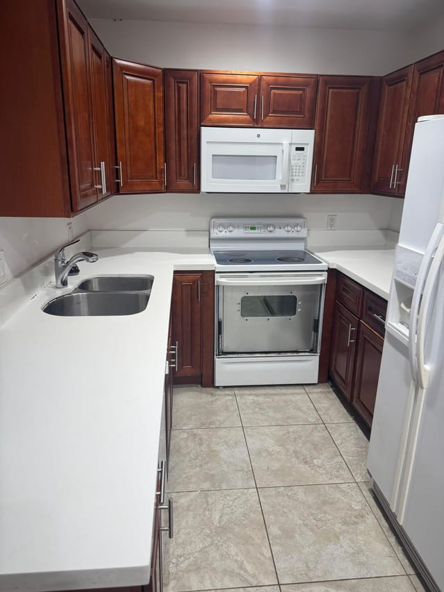 403 Glenwood Drive 403, West Palm Beach, FL 33415