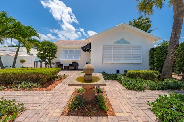 205 18th Avenue N, Lake Worth Beach, FL 33460