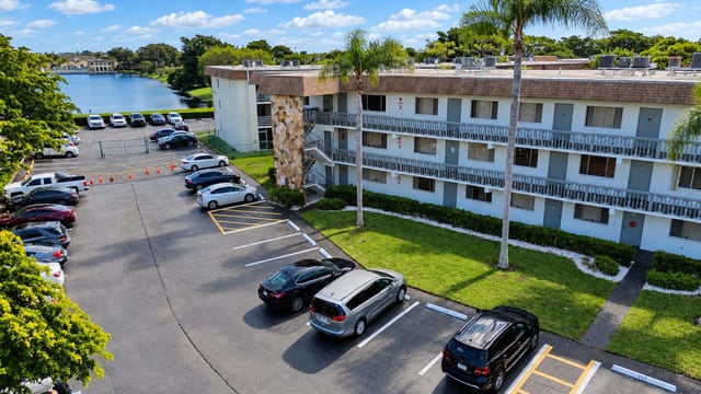 2000 SPRINGDALE Boulevard 201, Palm Springs, FL 33461