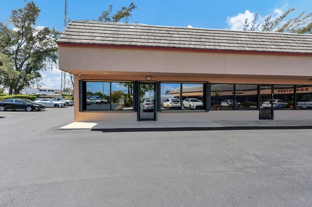 1001 W JASMINE Drive M, Lake Park, FL 33403