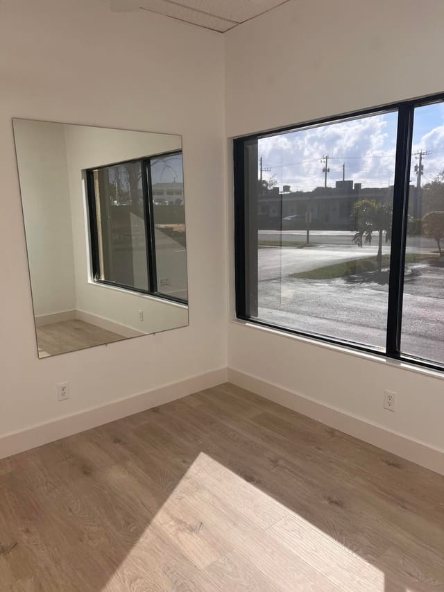 Middle office suite