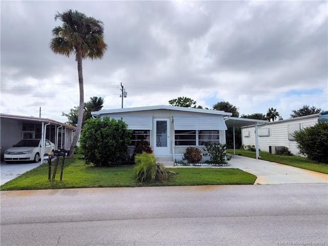 2540 SE Penny Lane, Stuart, FL 34994