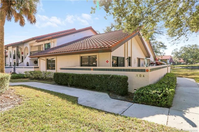 6030 SE Martinique Drive 104, Stuart, FL 34997