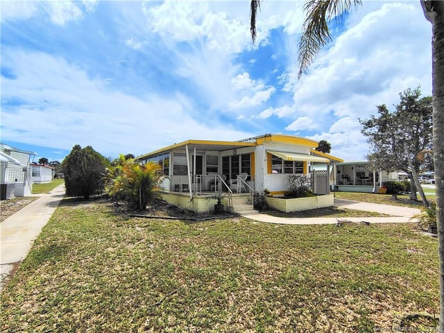 2465 SE Penny Lane, Stuart, FL 34994