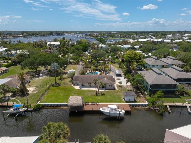 4109 SE Whiticar Way, Stuart, FL 34997