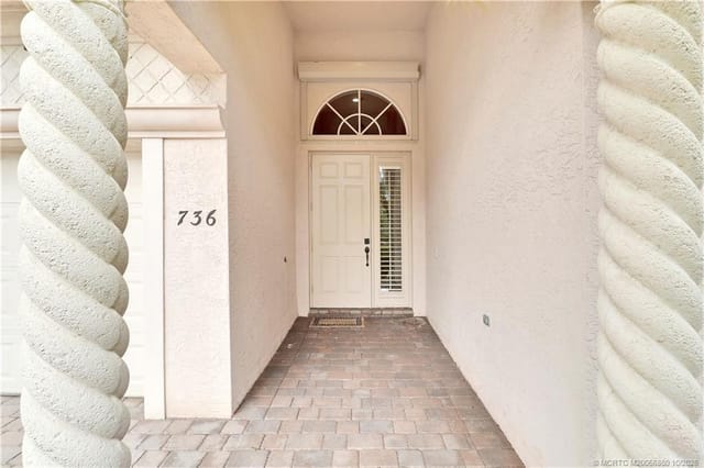 736 SW Pebble Lane, Palm City, FL 34990