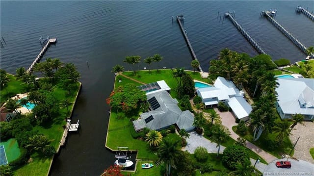 1910 NW Cove Circle, Stuart, FL 34994