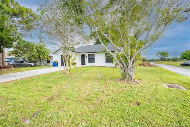 5030 SE Dell Street, Stuart, FL 34997